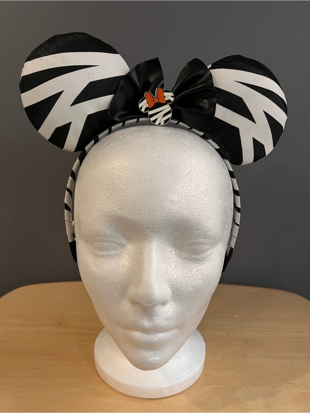 Black and White Minnie Mouse Mummified Ears Headband is NWT